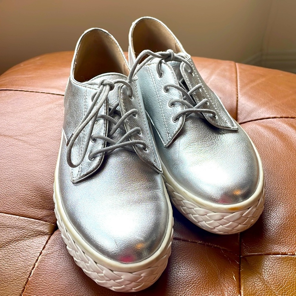 SAM EDELMAN metallic silver shoes - barely worn!